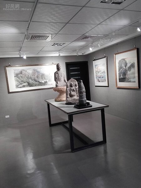 9. 滿屋的骨董收藏,對他而言皆是無價之寶。