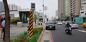 高雄博愛二路、裕誠路口增設違規照相設備　開始搶錢？