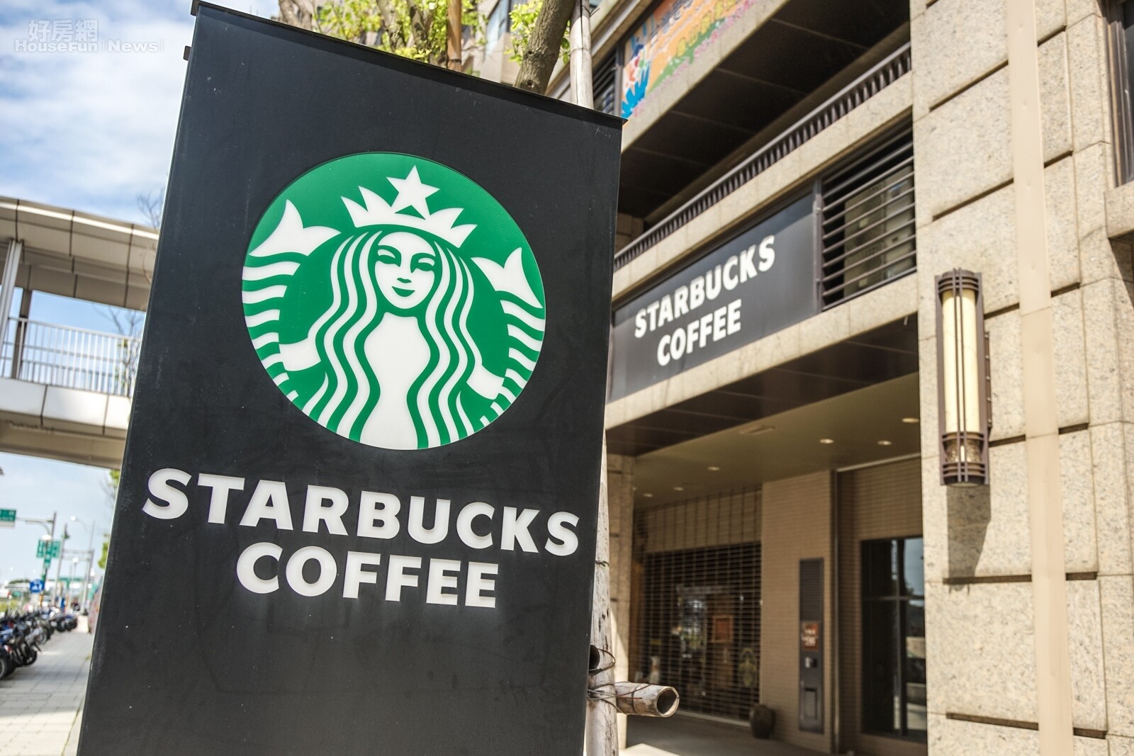 在林口A7合宜宅這裡已經買得到星巴克咖啡。(好房網News記者張聖奕/攝影)