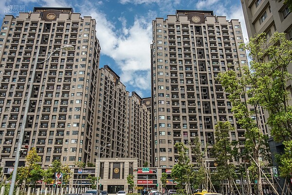 林口A7合宜宅一、二樓還有許多空置店面等待出租或出售。(好房網News記者張聖奕/攝影)