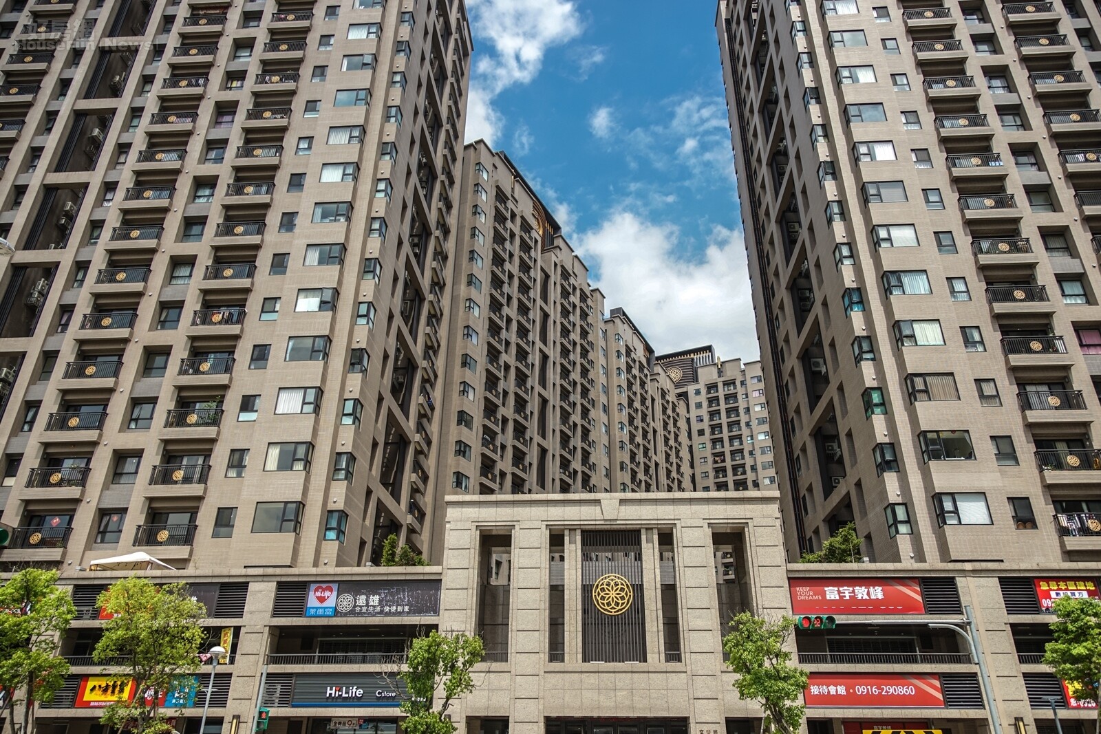 林口A7合宜宅一、二樓還有許多空置店面等待出租或出售。(好房網News記者張聖奕/攝影)