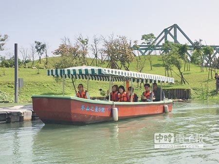 2018宜蘭綠色博覽會31日在「生態綠舟」登場，冬山鄉公所配合綠博舉行今年推出「乘船入園」活動。（胡健森攝）