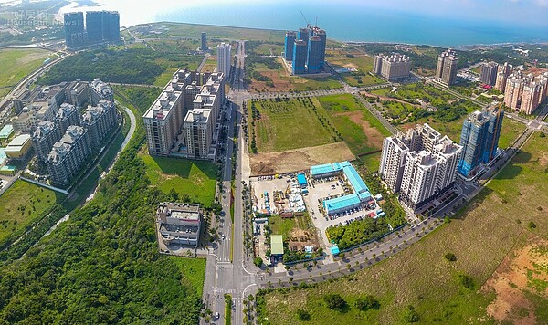 淡海新市鎮空拍。(新北市府城鄉局提供)