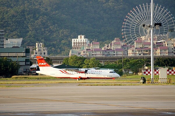 遠東航空(圖/翻攝自臉書遠東航空公司)