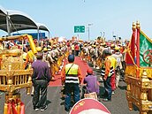 西濱中部2路段通車　大甲媽鑾轎巡禮