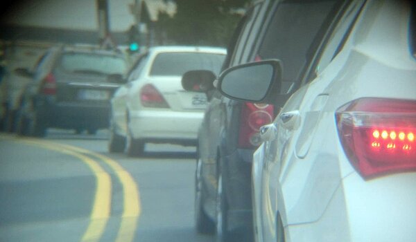 北返車潮湧向雪隧。 記者羅建旺/攝影