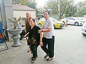 樹菊嬤廟中靜養　不忘籌備基金助人看病