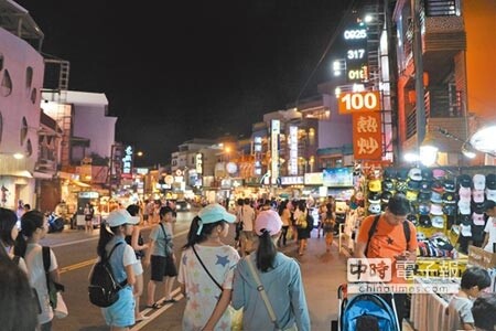 對墾丁不利的消費糾紛訊息在網路頻傳,但大多事後被證實是誤會,當地業者哀求「別再自己人打自己人了」。(謝佳潾攝)