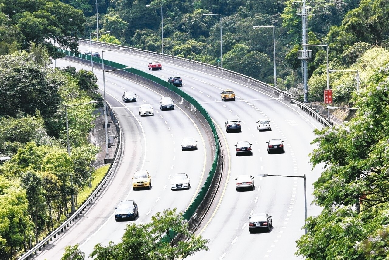 今天是清明連假最後一天，交通疏導措施嚴陣以待，以避免再度大塞車。上午國五北上車流順暢，預計下午會出現較多車潮。 記者黃義書╱攝影