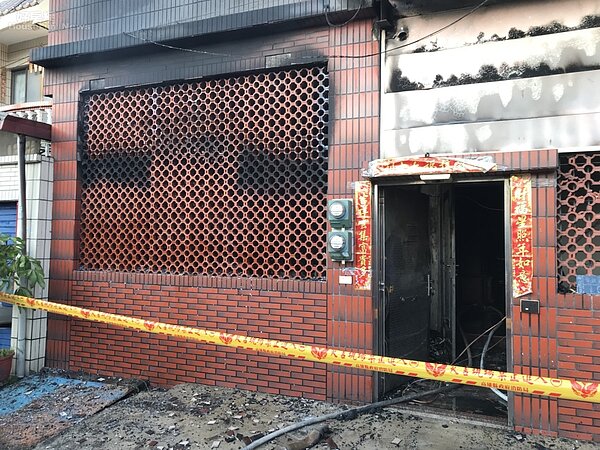 高雄岡山區新庄路今天清晨5時許,一棟3層樓透天厝發生火警。圖/消防署。