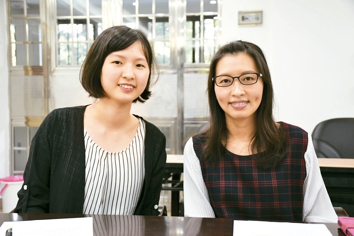 就讀中山大學的台灣學生宋雨儒（左）和林佩瑩。 樊德平／攝影