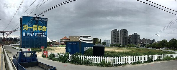 台中市洲際棒球場旁的329檔新案。(好房網News記者楊欽亮 / 攝)