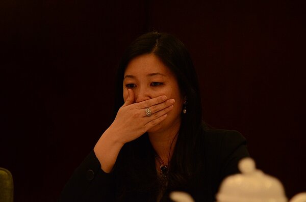 六福集團執行長莊豐如淚灑記者會場。記者黃冠穎/攝影