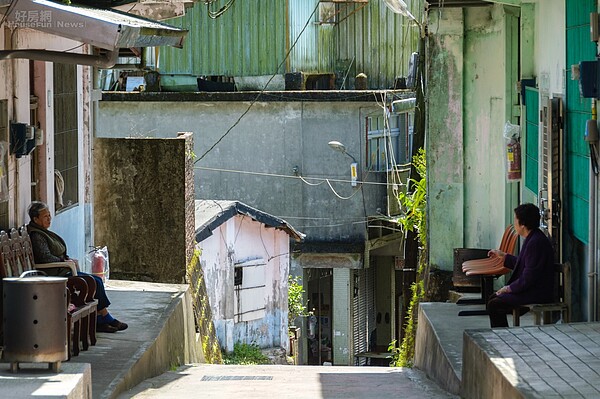 嶺腳站 平溪站  高齡化 平房 房 平溪支線 鐵道  