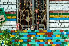 紅磚漆上了斑斕，讓舊城平溪增添了不少色彩。