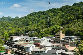 觀光客天燈放完了，當地店家賺到錢了，然後呢？沒人知道。