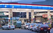 憂美對敘動武國際油價飆　下周國內油價擬漲0.4元