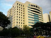 雙強對峙　第四台免費戰開打