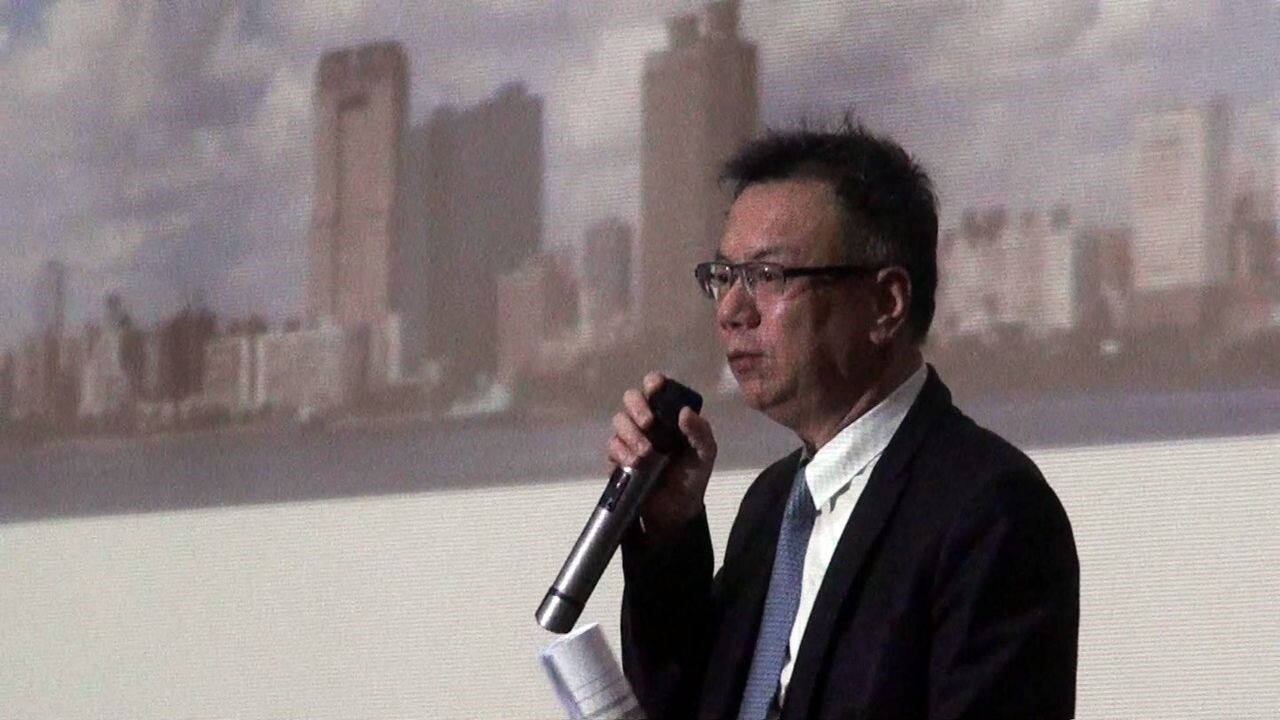 大高雄不動產開發商業同業公會理事長卓永富邀市府建管人員與建築業界對談，希望弭平建築物驗收的認知差距。記者王昭月／攝影