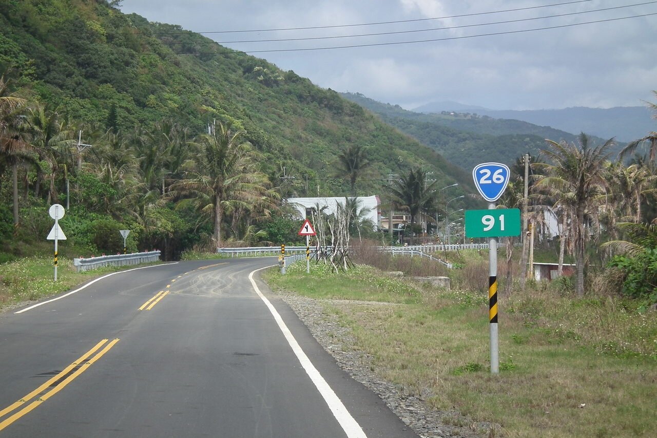 連結屏東與台東的省道台26線，工程拖了12年仍無法進行興建，公路總局楓港工務段已著手將徵收土地及地上物歸還於民，也宣告著台26線不會貫通了。 記者尤聰光／攝影