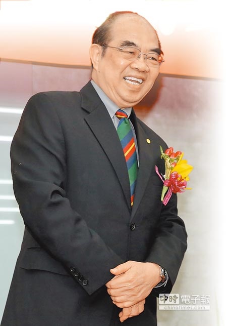 新任教育部長吳茂昆19日上任，針對媒體提問，表示過去兩天許多指控都是「莫須有」。（王英豪攝） 