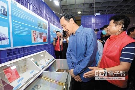 新北市人口將破400萬大關,市府即日起在板橋火車站B1舉辦「2018新北戶政展」,市長朱立倫出席開幕記者會。(葉德正攝)