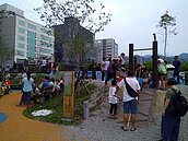 內科大港墘公園超多親子設施　父母暴動狂曬小孩