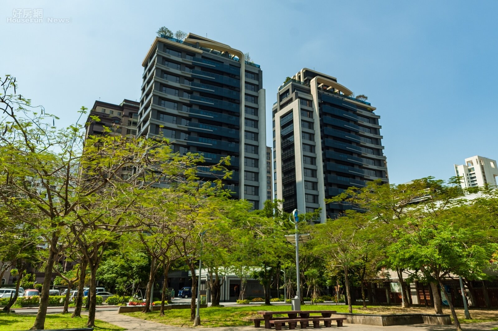 銀行主管認為，該內容暗示，今、明兩年，央行鬆綁豪宅貸款管制的機率很低。信義區豪宅「冠德信義」。（好房網News記者張聖奕／攝影）