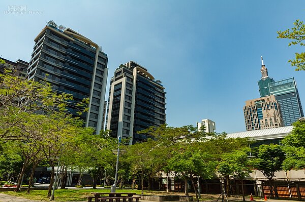 信義區豪宅「冠德信義」。(好房網News記者張聖奕/攝影)