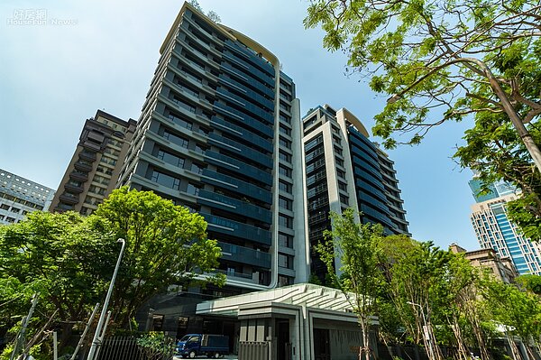 信義區豪宅「冠德信義」。(好房網News記者張聖奕/攝影)