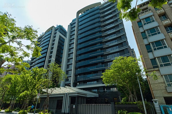 信義區豪宅「冠德信義」。(好房網News記者張聖奕/攝影)