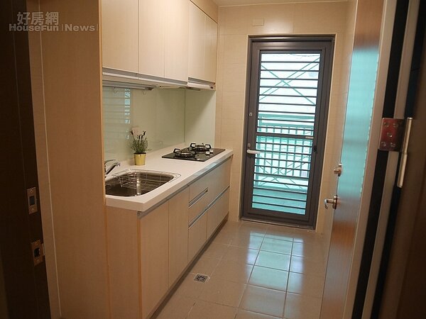 南港東明公宅二房型廚房(好房網News記者蔡孟穎/攝影)