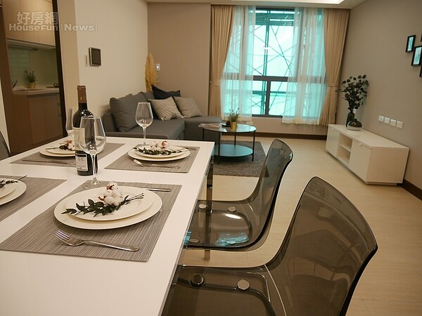 南港東明公宅二房型客廳餐廳(好房網News記者蔡孟穎/攝影)