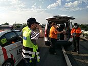 司機為何搏命上路？　缺人、低薪…悲劇又重演