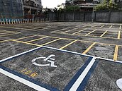 秀朗橋旁秀山機車停車場　217車位今起開放免費停