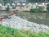 敬鵬大火　救災廢水「屠溪」