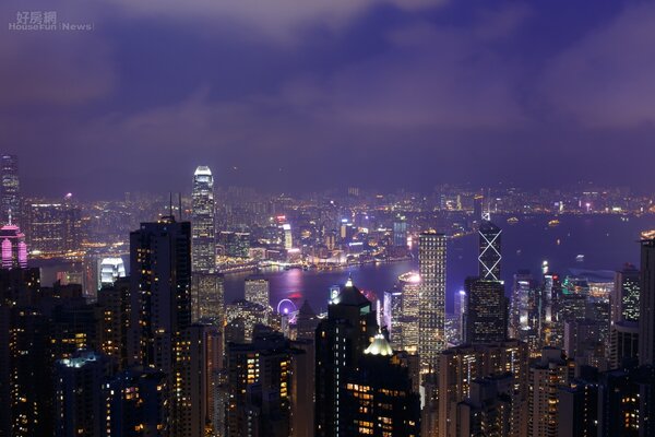 香港太平山上視野絕佳，座落在此的豪宅享有億萬夜景。（好房網News記者張聖奕／攝影）
