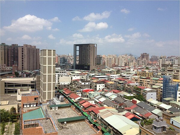 預算不高的首購族不妨考慮入住新北市,用相同買房預算換更大居住空間。(圖/馮牧群)