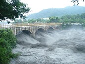 國姓鄉為土石流危險區　消防隊停休投入救災