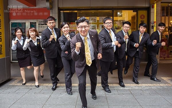 大安區的科技捷運直營店店長朱耆宏(永慶房屋)
