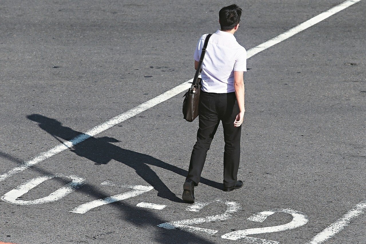 勞保及勞退新制雙退休制度對不同世代勞工的保障程度有別,搞清楚、算明白,以免權益受損。 圖/聯合報系資料照片