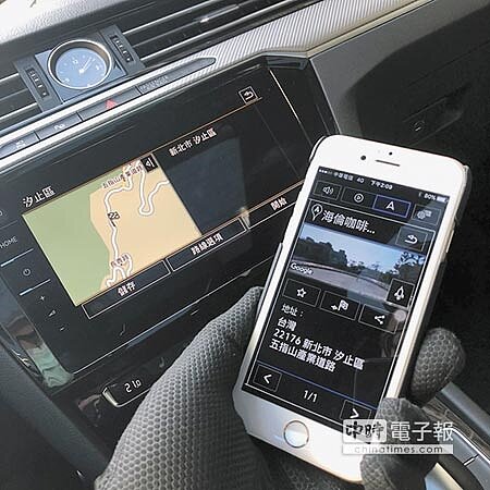 
1.《Volkswangen Media Control》APP可在手機上以語音搜尋目的地，再傳送到車上導航系統，大幅簡化輸入的不便。（陳大任攝）
 