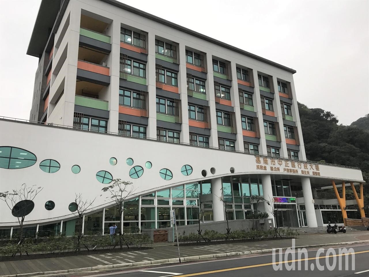 基隆市中正區行政大樓，明天起「試營運」，2月12日舉辦落成啟用典禮。記者吳淑君／攝影