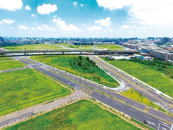 高雄市稅捐稽徵處表示,公共設施保留地持有期間,不但地價稅可減免,移轉也免徵土地增值稅。 圖/聯合報系資料照片