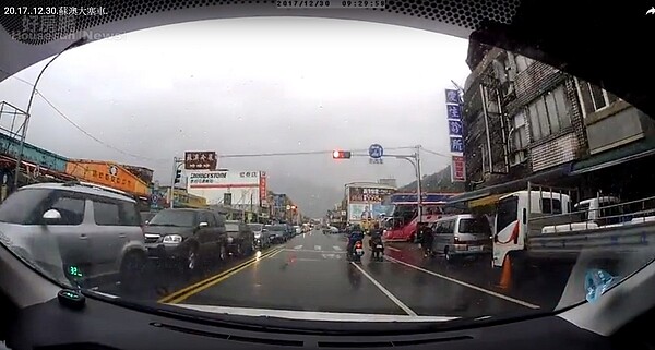 蘇花改通車前,蘇澳中山路一段塞車是多年常態。(陳宗鼎)