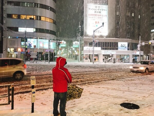 日本東京降下20年罕見大雪 (好房網News魏瑩華攝影)