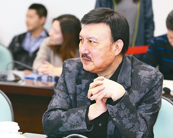 民進黨昨舉行中執會,新北市黨部主委余天質疑,黨中央明知他女兒余筱萍要參選市議員,卻又派前發言人吳沛憶去同選區參選。 記者陳柏亨/攝影