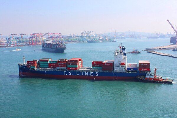 高雄港(圖擷取自台灣港務公司高雄港務分公司臉書)