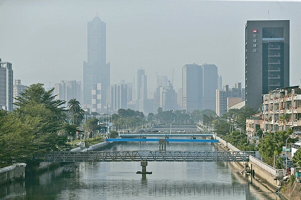高雄改善空汙年減量不足兩成。 圖/聯合報系資料照片