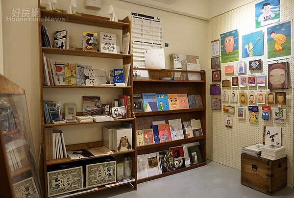 6.角落架上可見到其他藝術家的寄賣產品。